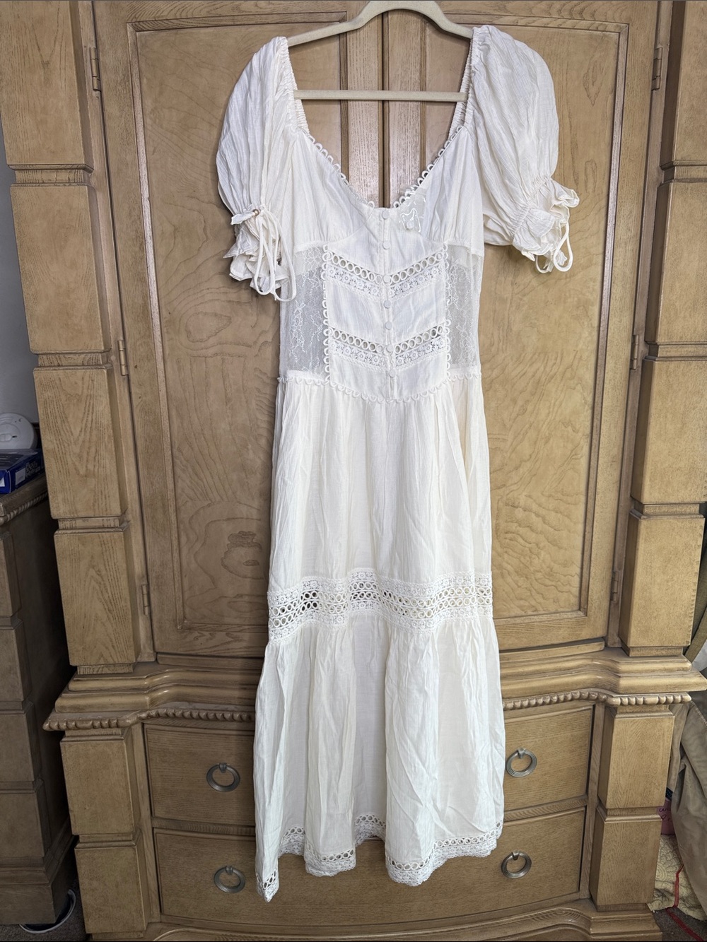 En Saison ☀️Peregrine White Lace-Trim Puff Sleeve Maxi Dress - Picture 2 of 11